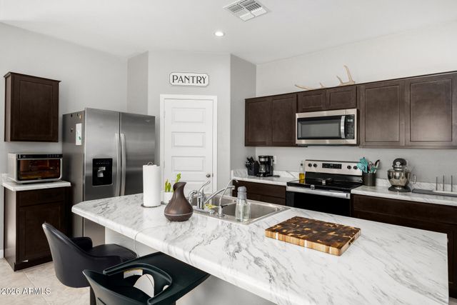 3289 W SPAULDING Avenue, Apache Junction, AZ 85120