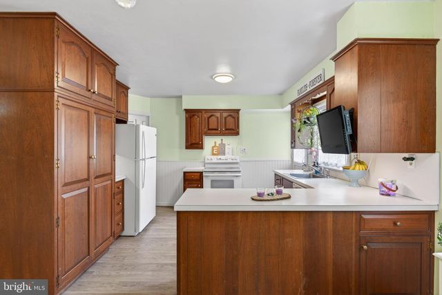 32 PENN AVE, Ephrata, PA 17522