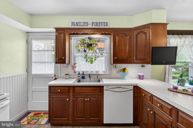 32 PENN AVE, Ephrata, PA 17522
