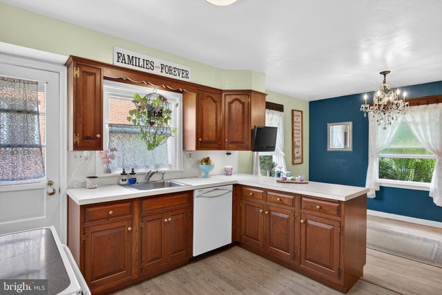 32 PENN AVE, Ephrata, PA 17522