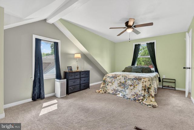 32 PENN AVE, Ephrata, PA 17522