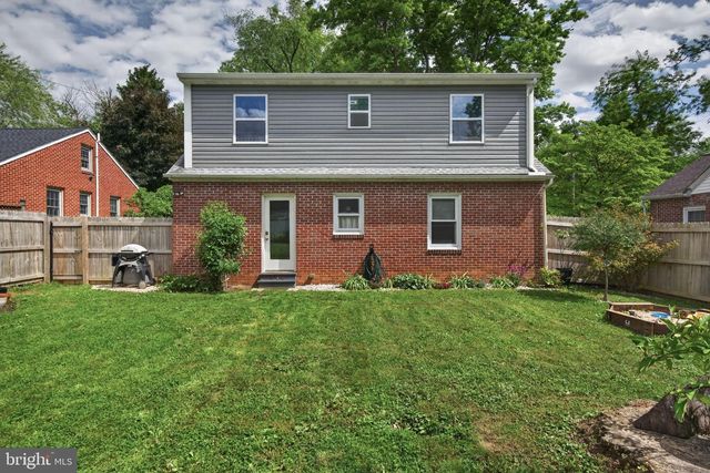 32 PENN AVE, Ephrata, PA 17522