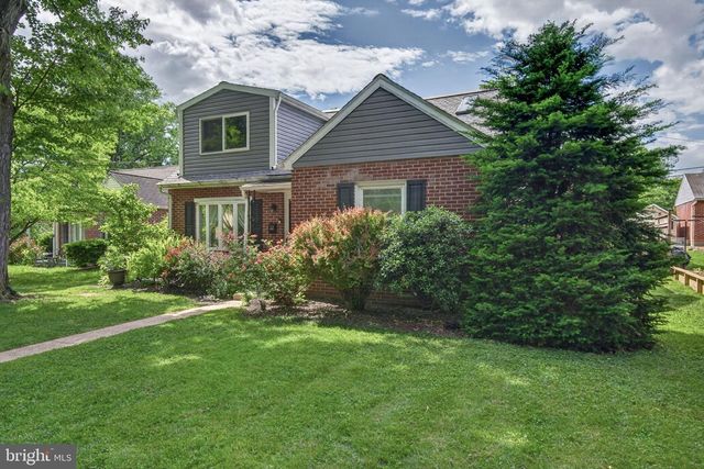 32 PENN AVE, Ephrata, PA 17522