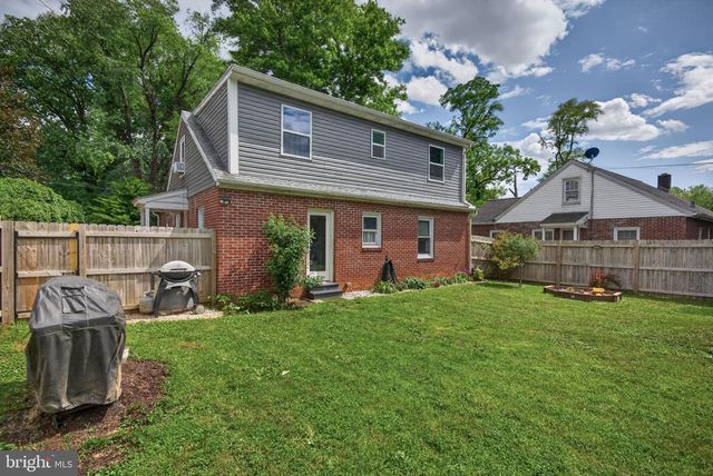 32 PENN AVE, Ephrata, PA 17522