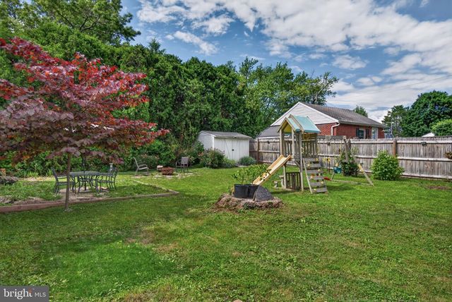 32 PENN AVE, Ephrata, PA 17522