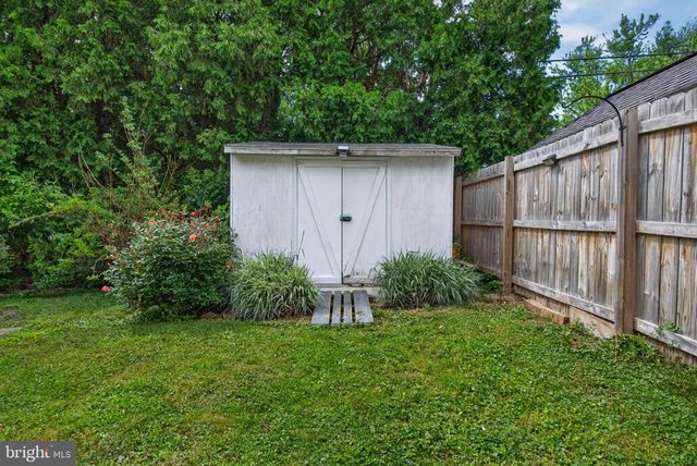 32 PENN AVE, Ephrata, PA 17522
