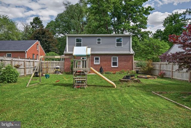 32 PENN AVE, Ephrata, PA 17522