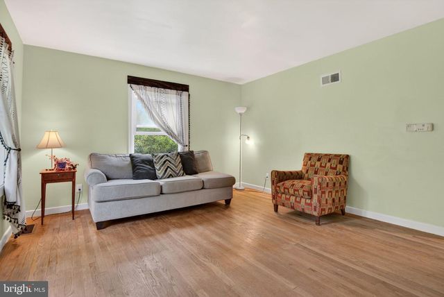 32 PENN AVE, Ephrata, PA 17522