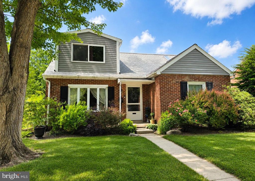 32 PENN AVE, Ephrata, PA 17522