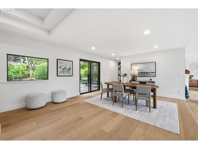 28 MONTICELLO Dr, Lake Oswego, OR 97035