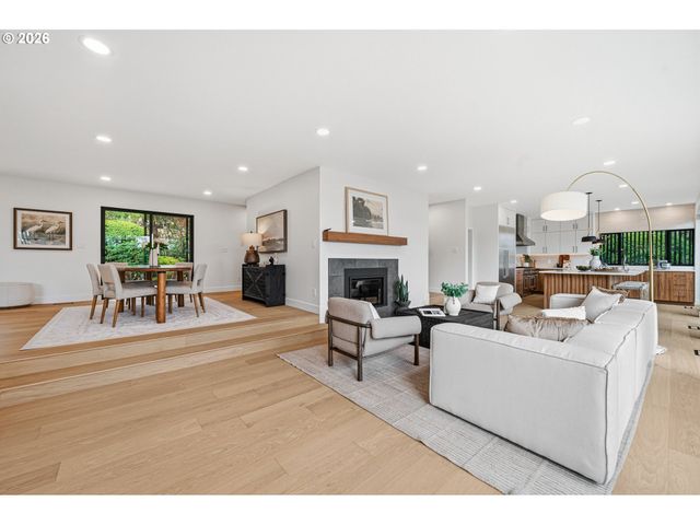 28 MONTICELLO Dr, Lake Oswego, OR 97035