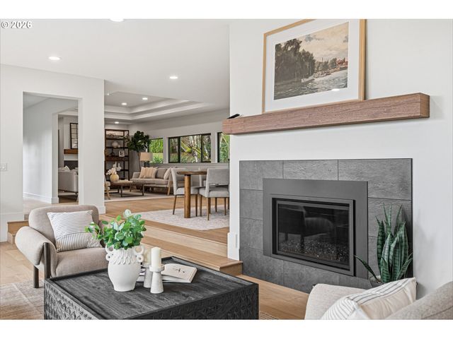 28 MONTICELLO Dr, Lake Oswego, OR 97035