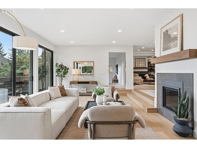 28 MONTICELLO Dr, Lake Oswego, OR 97035