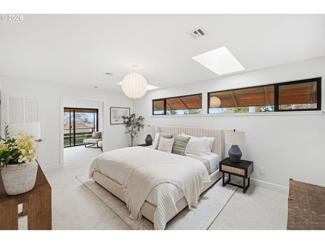 28 MONTICELLO Dr, Lake Oswego, OR 97035