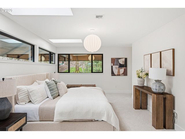 28 MONTICELLO Dr, Lake Oswego, OR 97035