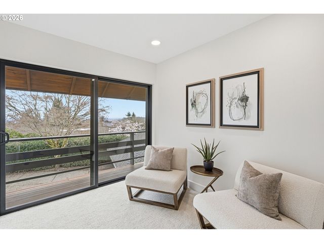 28 MONTICELLO Dr, Lake Oswego, OR 97035