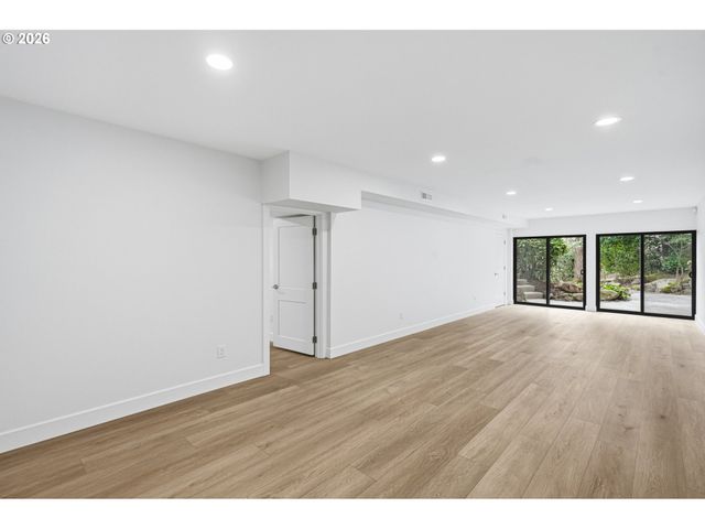 28 MONTICELLO Dr, Lake Oswego, OR 97035