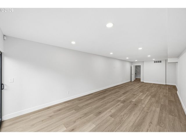 28 MONTICELLO Dr, Lake Oswego, OR 97035