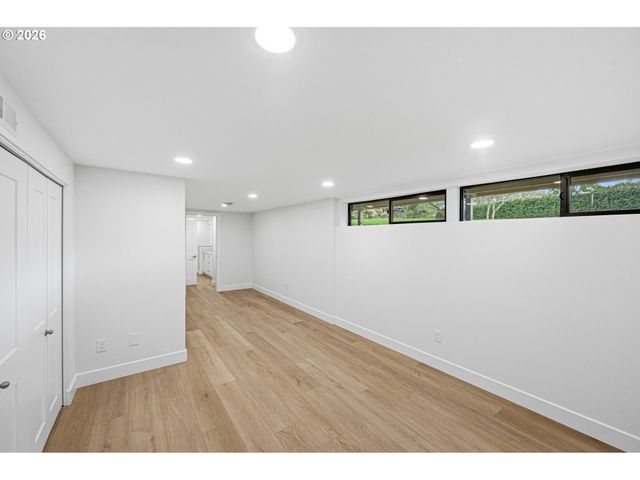 28 MONTICELLO Dr, Lake Oswego, OR 97035