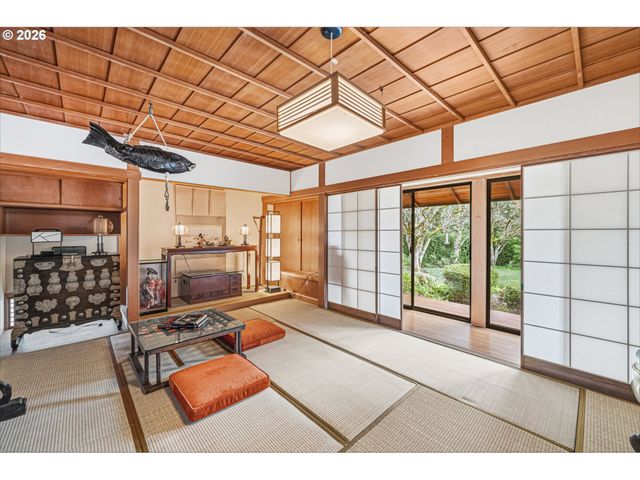 28 MONTICELLO Dr, Lake Oswego, OR 97035