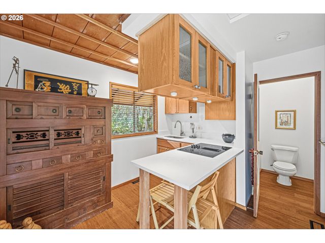 28 MONTICELLO Dr, Lake Oswego, OR 97035