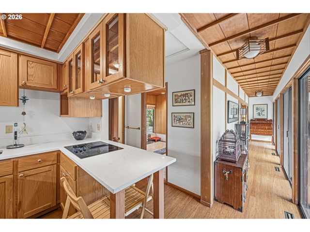 28 MONTICELLO Dr, Lake Oswego, OR 97035