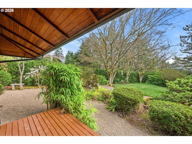 28 MONTICELLO Dr, Lake Oswego, OR 97035