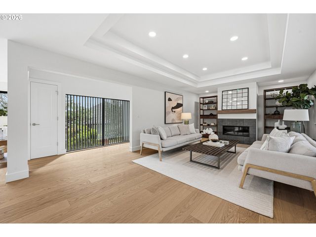 28 MONTICELLO Dr, Lake Oswego, OR 97035