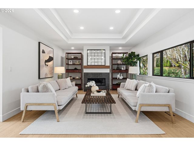 28 MONTICELLO Dr, Lake Oswego, OR 97035