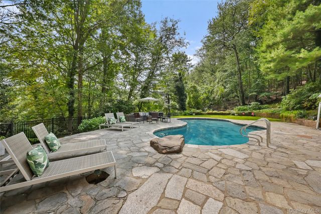 400 Cyrus Field Road, Irvington, NY 10533