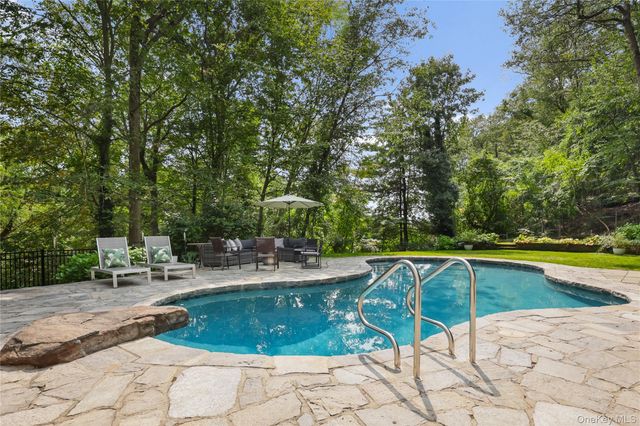 400 Cyrus Field Road, Irvington, NY 10533