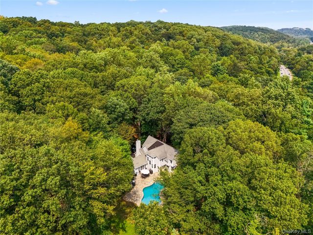 400 Cyrus Field Road, Irvington, NY 10533