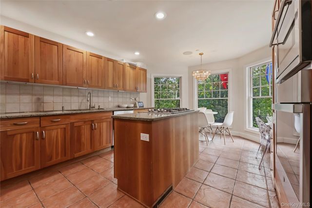 400 Cyrus Field Road, Irvington, NY 10533