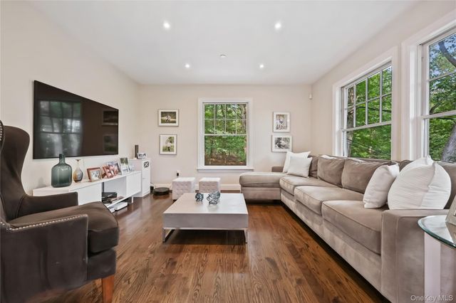 400 Cyrus Field Road, Irvington, NY 10533