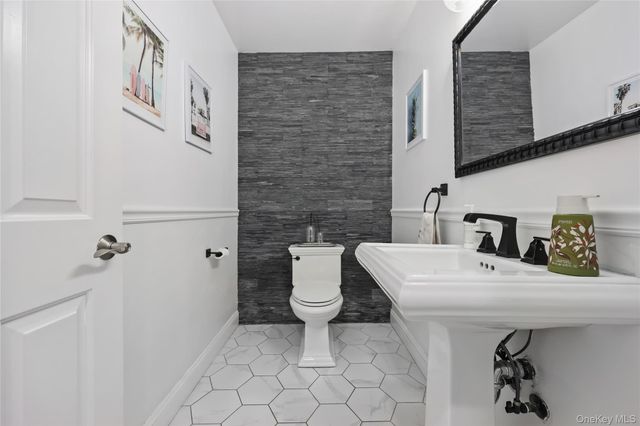 400 Cyrus Field Road, Irvington, NY 10533