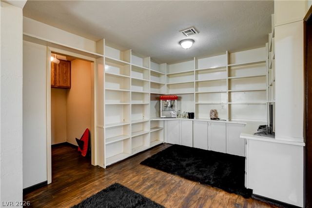 672 Los Feliz Street, Las Vegas, NV 89110