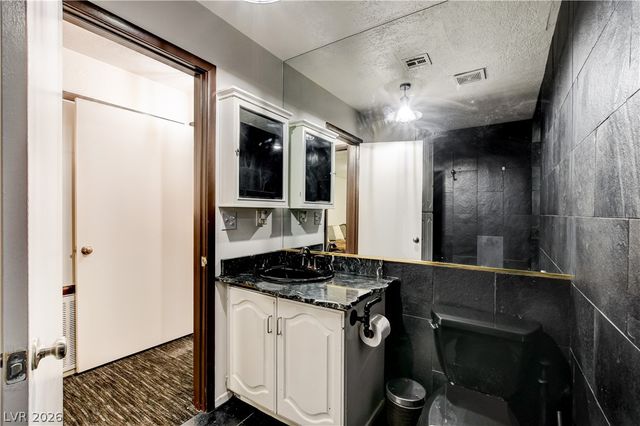 672 Los Feliz Street, Las Vegas, NV 89110