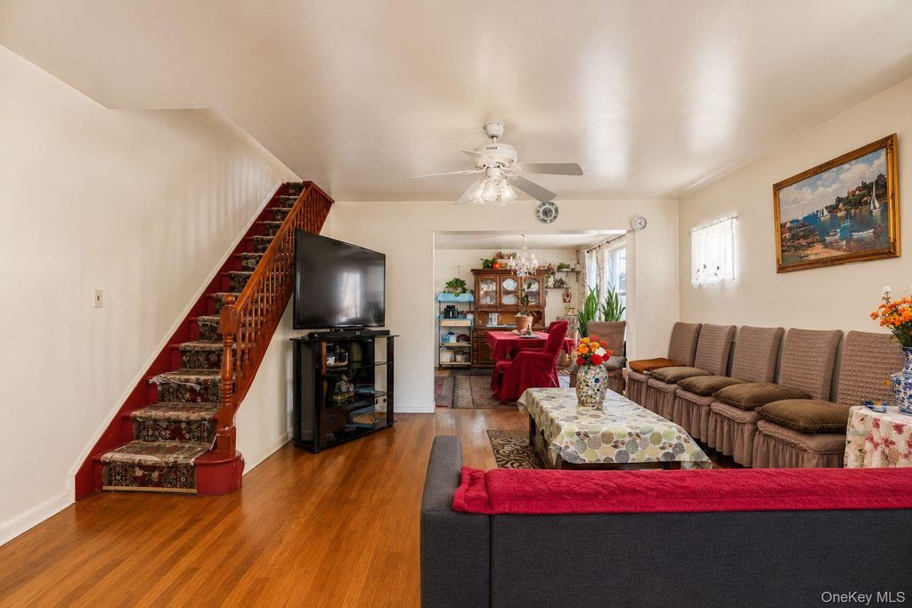 9121 110th Street, Richmond Hill, NY 11418 — photo 2