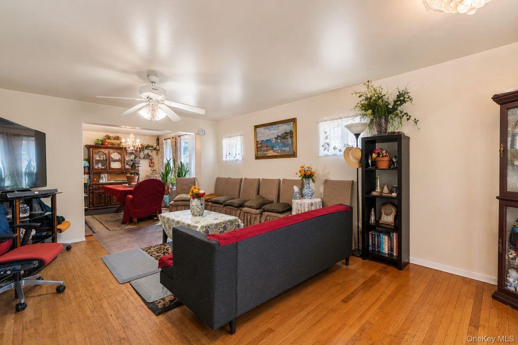 9121 110th Street, Richmond Hill, NY 11418 — photo 3