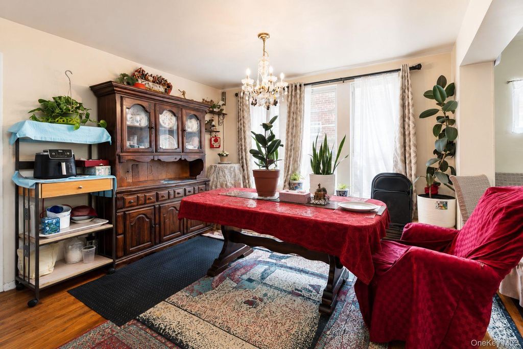 9121 110th Street, Richmond Hill, NY 11418 — photo 5
