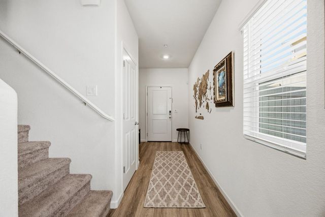 3730 Roseparke Way, Sacramento, CA 95834