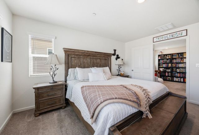 3730 Roseparke Way, Sacramento, CA 95834