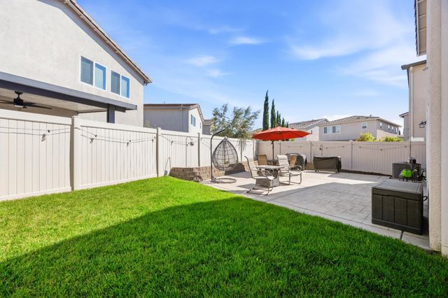 3730 Roseparke Way, Sacramento, CA 95834