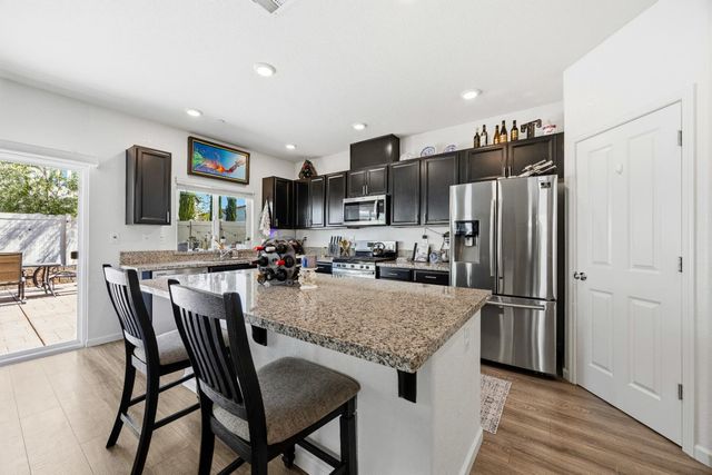 3730 Roseparke Way, Sacramento, CA 95834