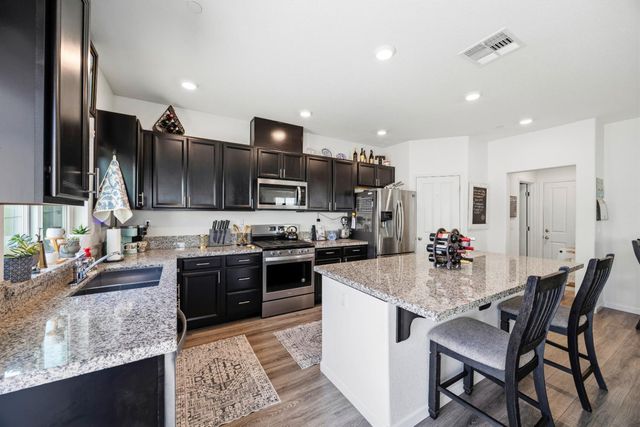 3730 Roseparke Way, Sacramento, CA 95834