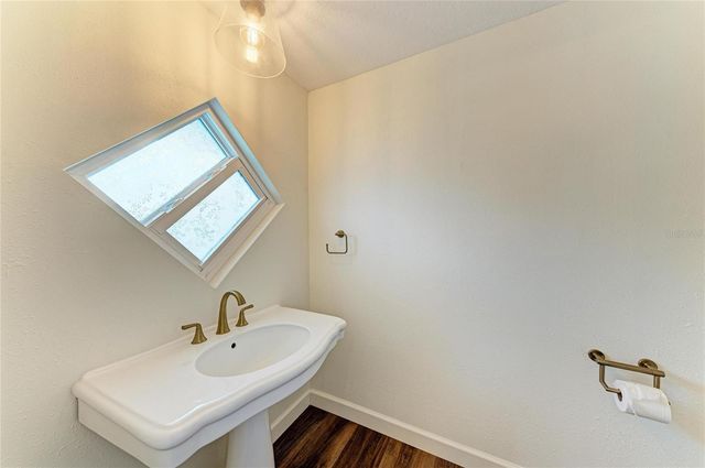 2317 S TUTTLE AVENUE, Sarasota, FL 34239