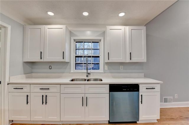 1695 Bull SW Run, Lilburn, GA 30047