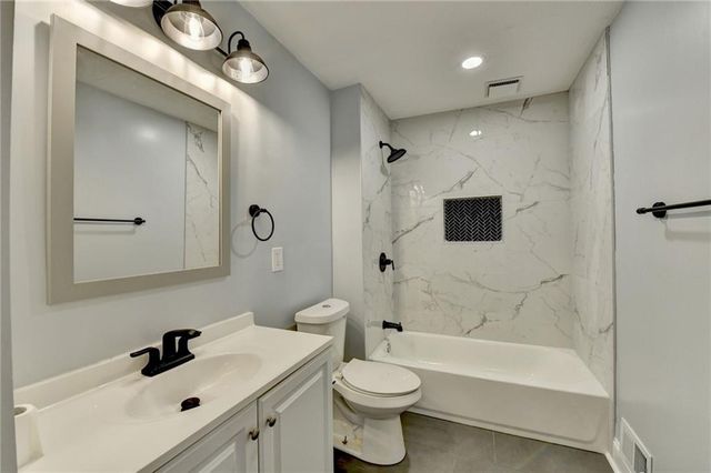 1695 Bull SW Run, Lilburn, GA 30047