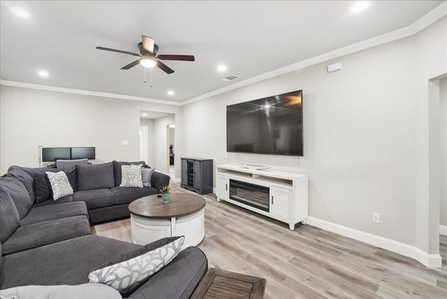 429 Cresthill Drive, Mesquite, TX 75149