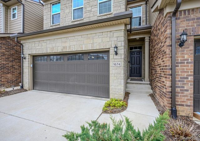 1674 Addison Circle, Commerce Charter Township, MI 48390